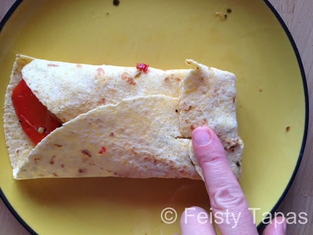 How to wrap a Mexican fajita - step by step