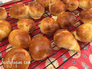 Bollos suizos and medias noches - Spanish sweet bread in the Thermomix