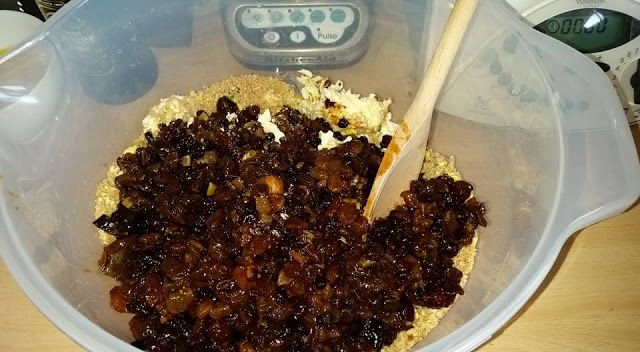 Vanessa and Gill's Instant Pot Pressure Cooker Christmas Pudding - Stage 2 - Stir-up Sunday