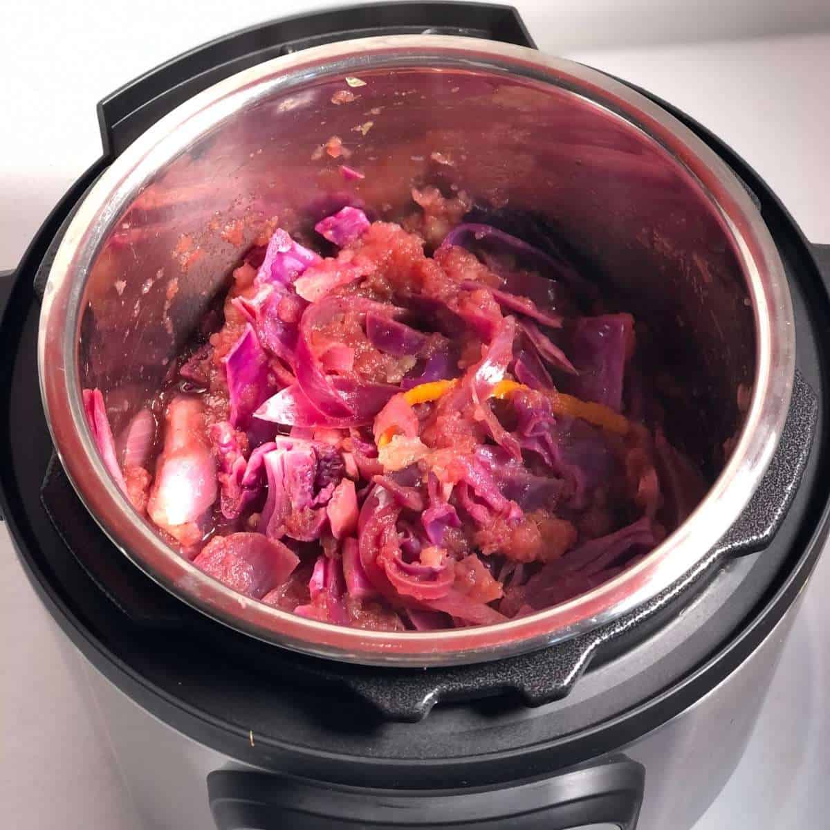 https://www.feistytapas.com/wp-content/uploads/2020/12/How-to-pressure-cook-Red-Cabbage-with-Instant-Pot-Instructions.jpg