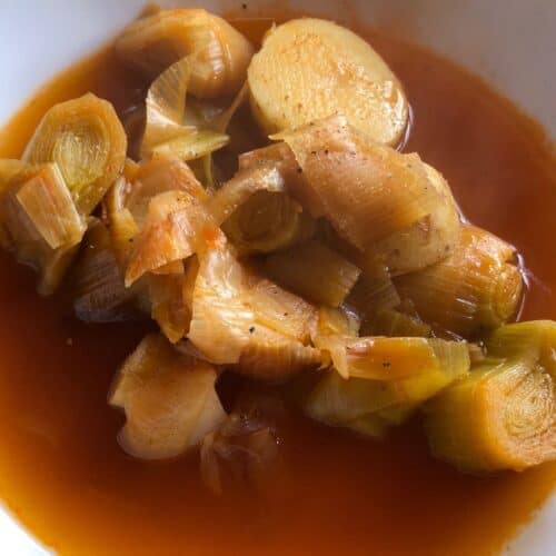 Photo of the leeks and potatoes surrounded by wonderful broth tinged with the colour of paprika